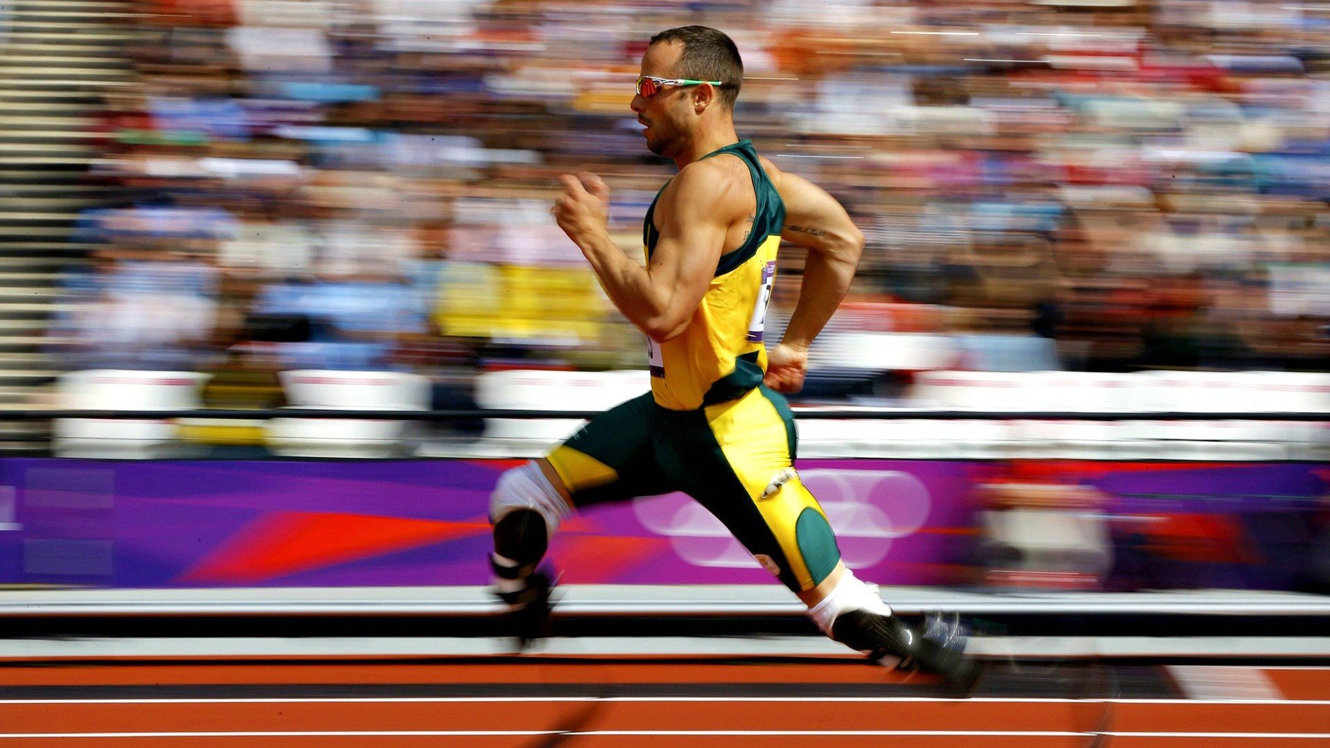 队长动作与赛场调度成讨论点，队长比赛